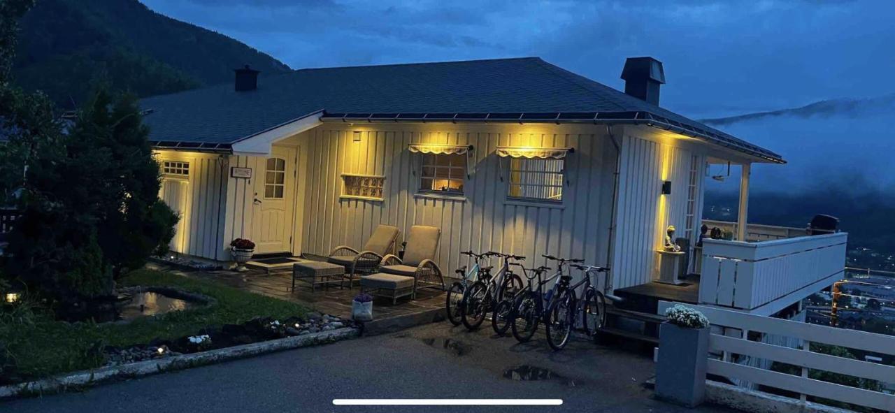 B&B I Flott Utsiktseiendom أوتا المظهر الخارجي الصورة